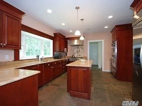 4 bed, 4000 sqft, $8,500 — Photo 4