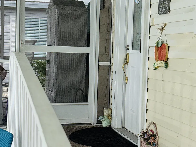 7073 SE Birchwood Ln — Photo 3