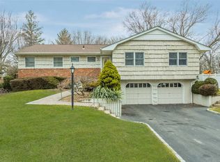 45 Sunflower Dr, Hauppauge, NY 11788