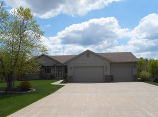 15501 108th Avenue Pl, Davenport, IA 52804