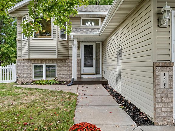 3rd image of 1825 Lupine Dr
