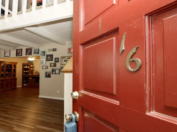 49400 River Park Rd APT 16, Oakhurst, CA 93644