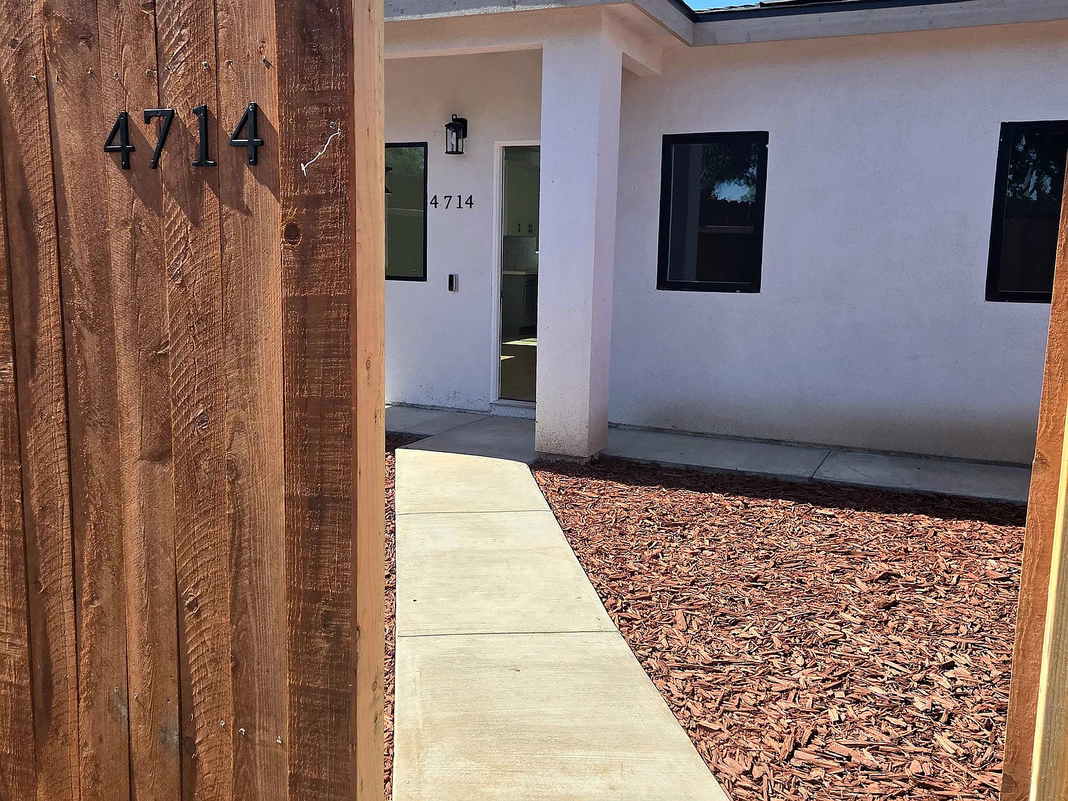 3 bed, 1200 sqft, $3,650 — Photo 2