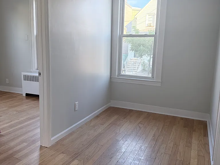 425-427 3rd Ave #B — Photo 19