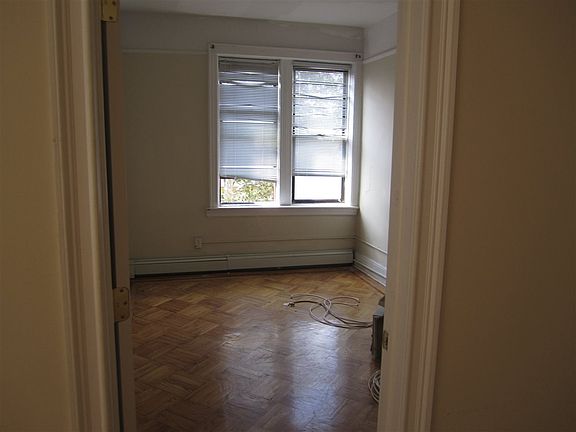 4th image of 256 Clendenny Ave