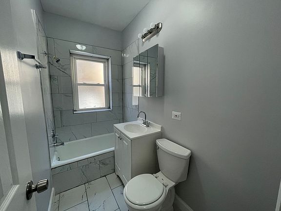 4th image of 4501-4515 N Malden St #4511-1A