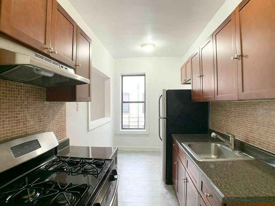 1st image of 265 Hawthorne St #610