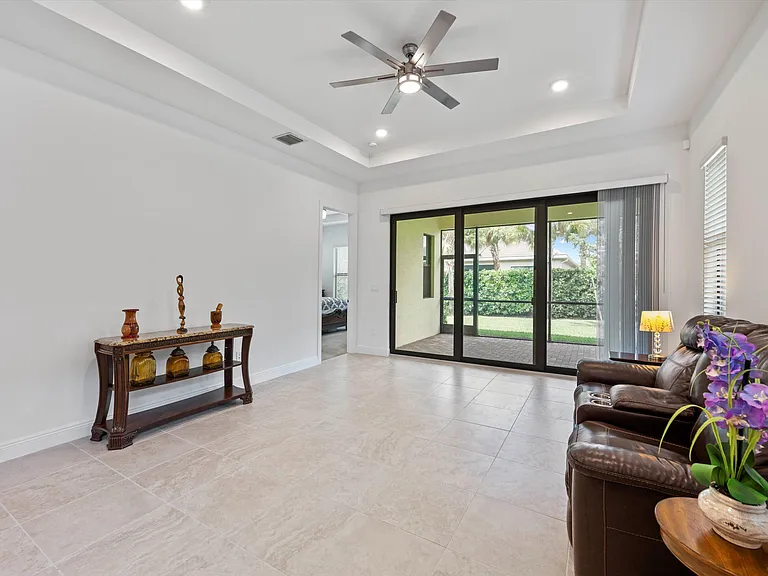 5409 Santa Rosa Ln — Photo 12