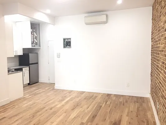 Rented by Lang Realty LLC | media 14