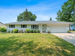 914 Bluebird St, De Pere, WI 54115