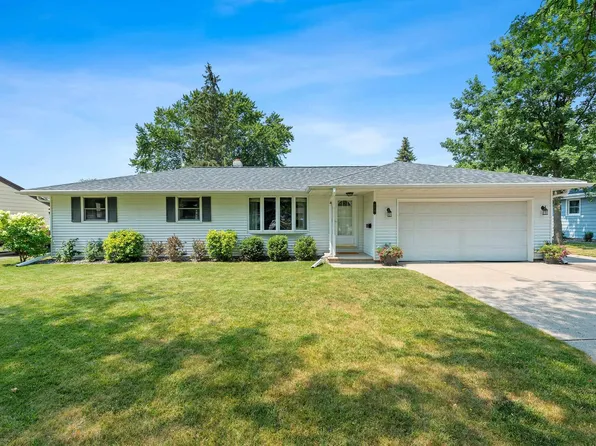 914 Bluebird St, De Pere, WI 54115