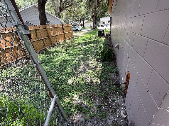 4th image of 2233 Westfall Dr