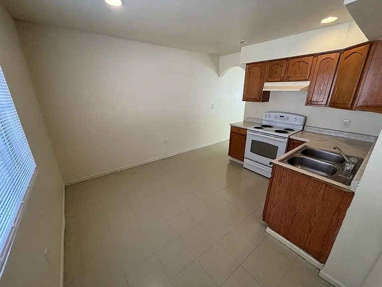 125 E Cactus St #C — Photo 5
