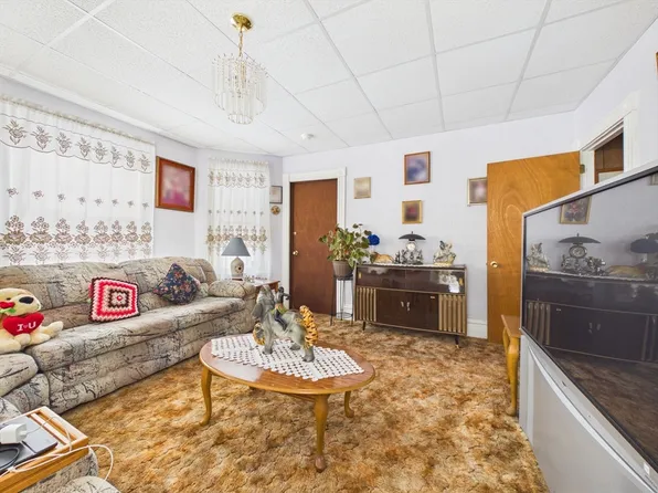 304 Cambridge St, Fall River, MA 02721