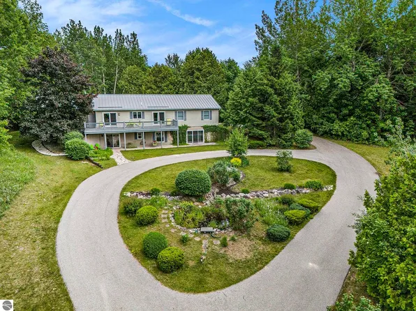 5505 Indian Trl, Frankfort, MI 49635