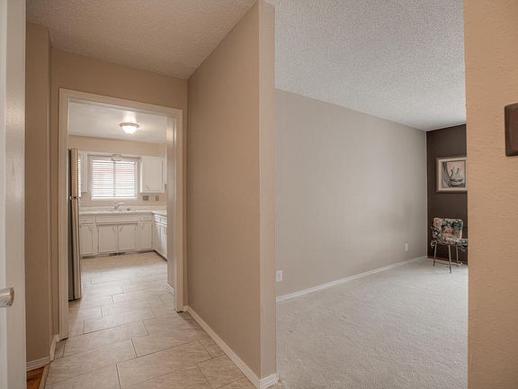 4th image of 8904 La Barranca Ave NE