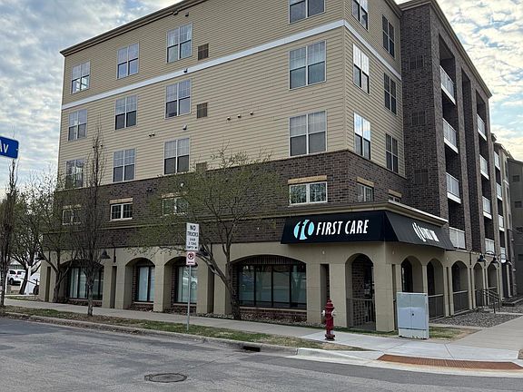 4th image of 2900 University Ave SE APT 402