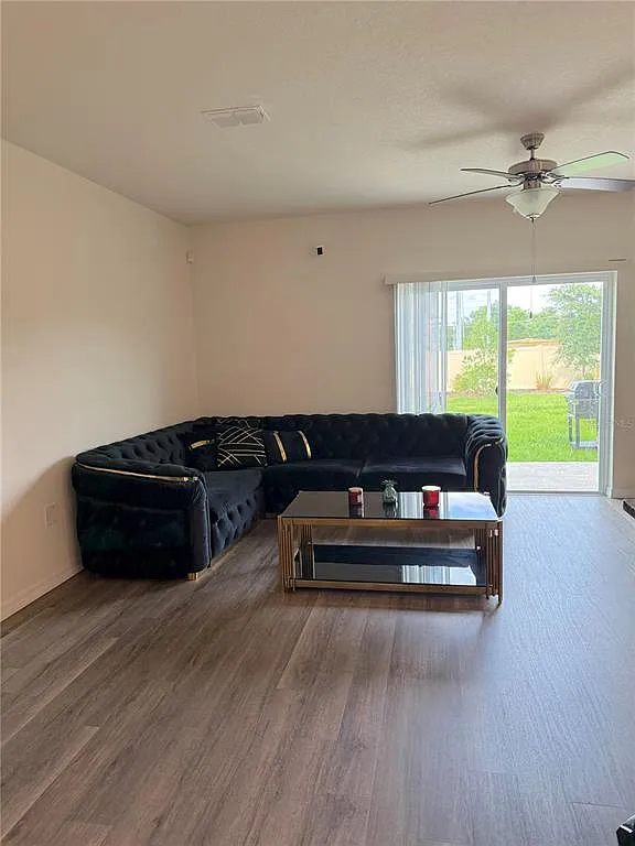 3 bed, 2.5 bath, 1488 sqft, $1,850 — Photo 4