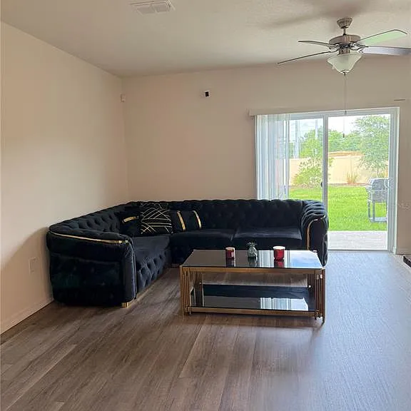 1217 Balsam Dr — Photo 4