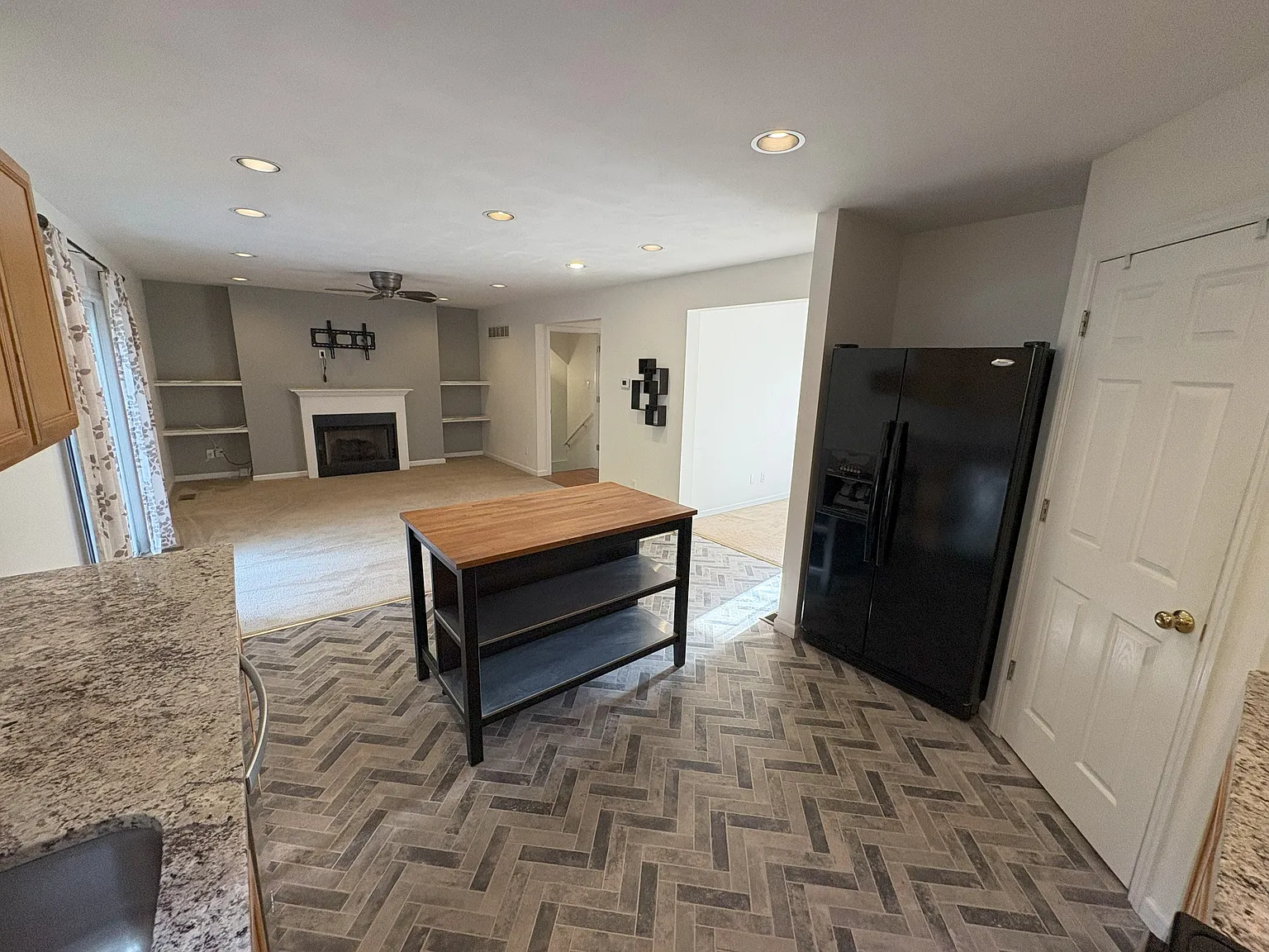 3 bed, 2.5 bath, 1612 sqft, $2,700 — Photo 4