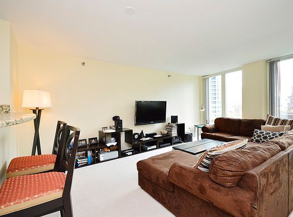 5th image of 345 N La Salle Dr #602