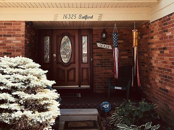 3rd image of 16325 E Bedford St