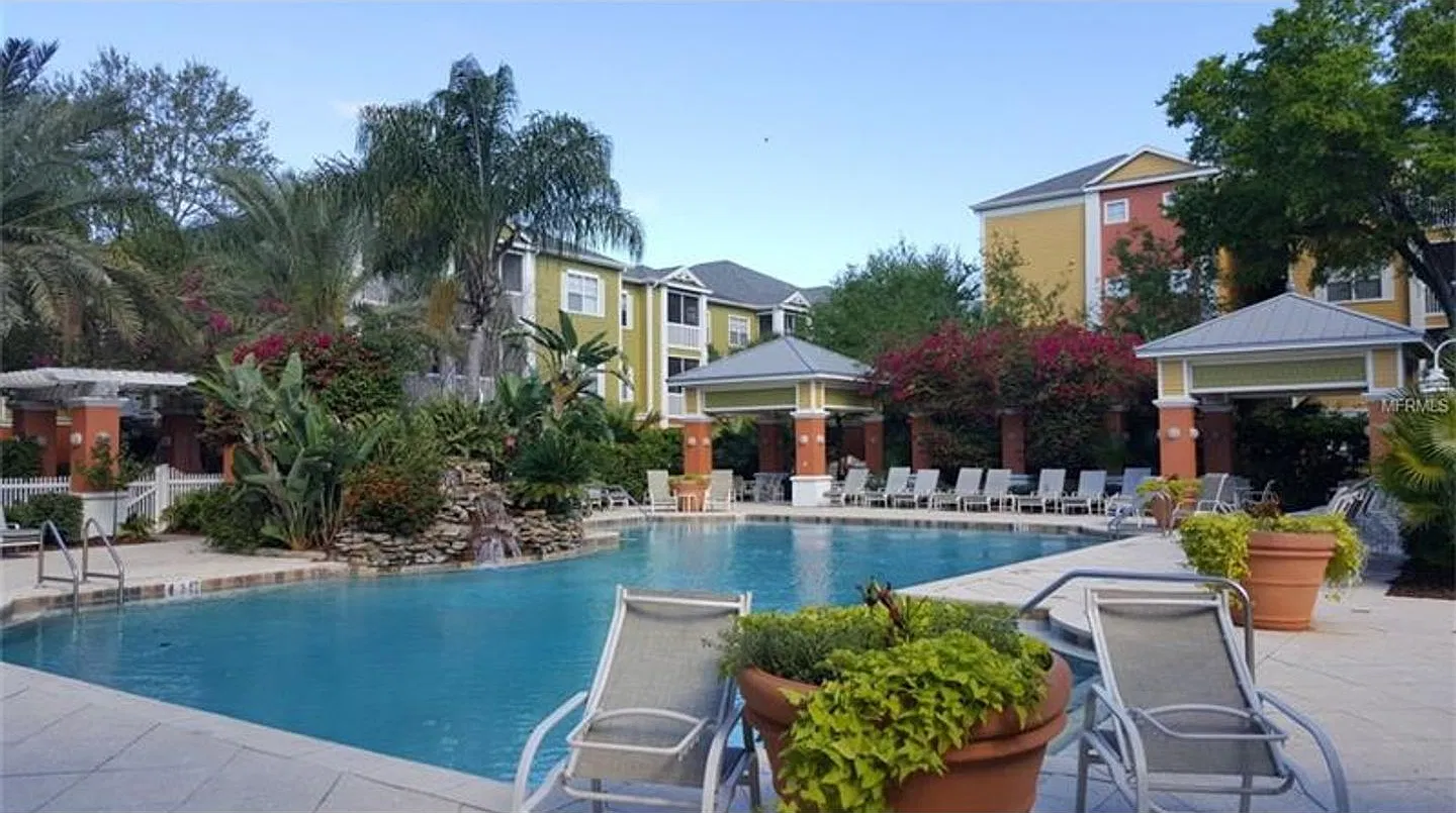 Spacious and nice 2nd floor 2bed/1bath unit in the sought after Grand Key in South Tampa! — Photo 4