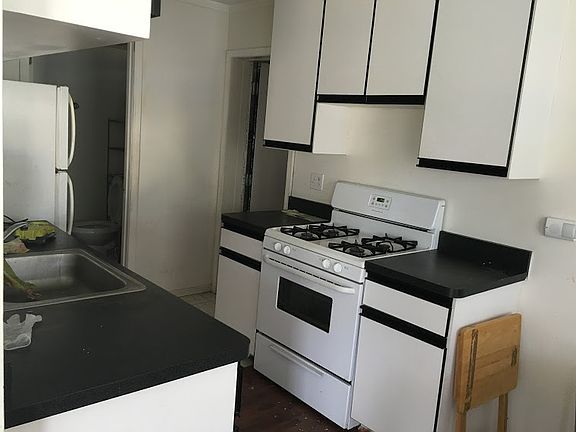 4th image of 403 Farmingdale Cir