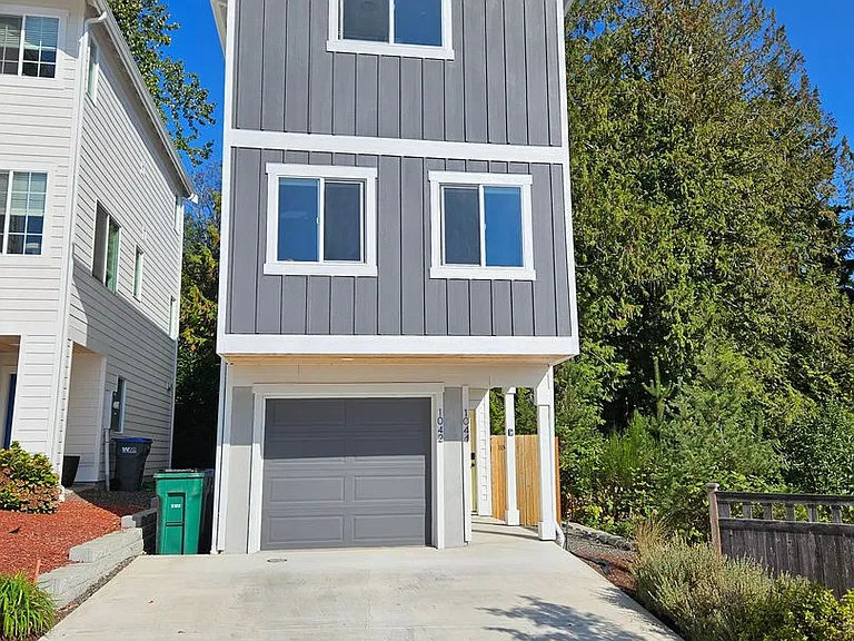 1042 NW Dragonstone St — Photo 30