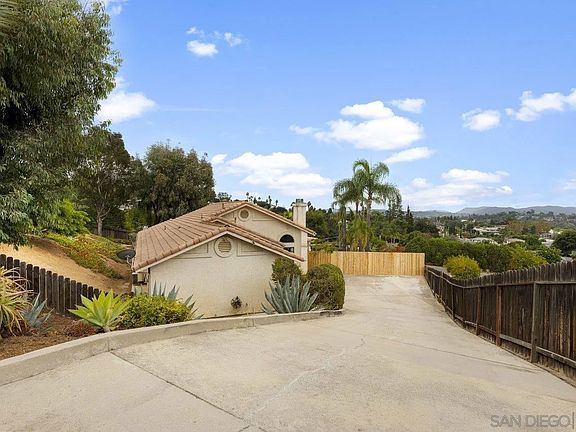 4th image of 230 Bahia Ln