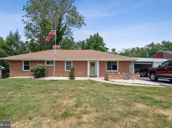 213 N Colonial Dr, Hagerstown, MD 21742