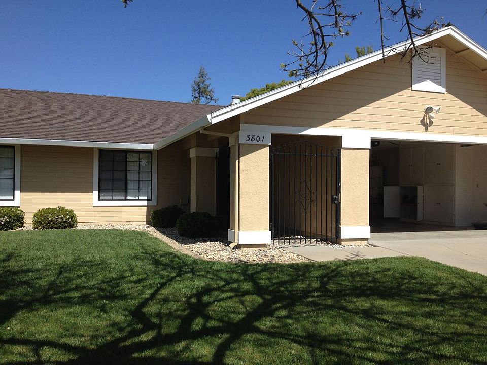 2nd image of 3801 Saguaro Way