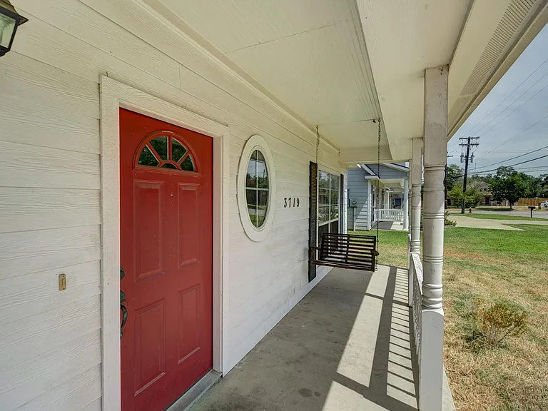 3719 Holick Ln — Photo 3