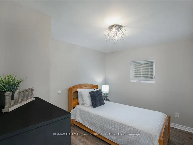 21 Lakeshore Rd — Photo 20