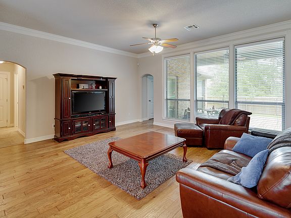 5th image of 2453 Newark Cir