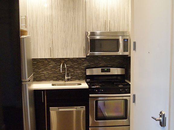 2nd image of 121 Woodbine St #3BG
