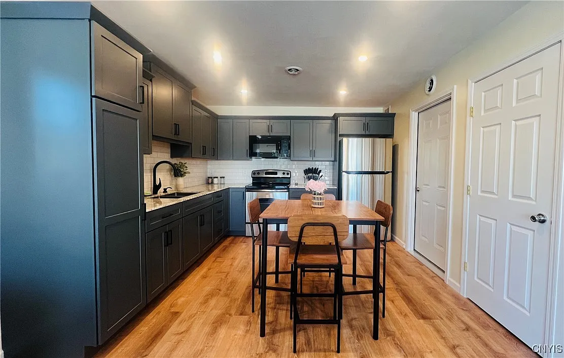 1 bed, 1.0 bath, 700 sqft, $2,495 — Photo 4