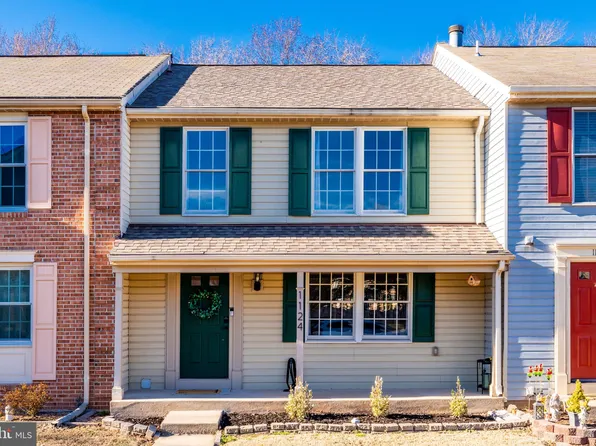 1124 Floyd Pl, Herndon, VA 20170