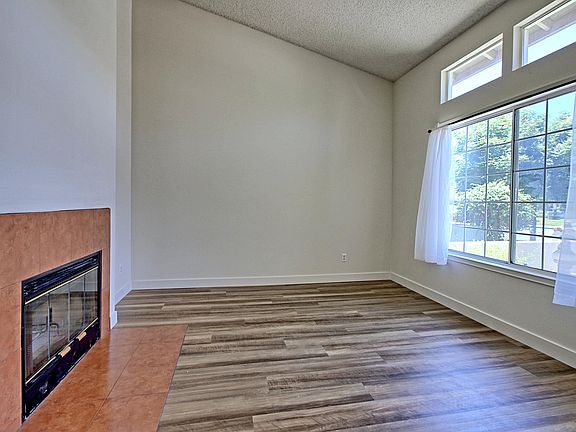 4th image of 1540 Lobelia Ave