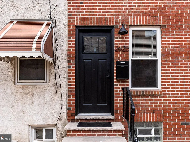 2625 Ellsworth St — Photo 3