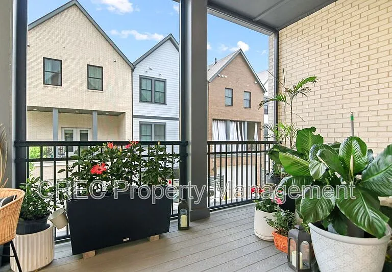 1636 Florentia St — Photo 13