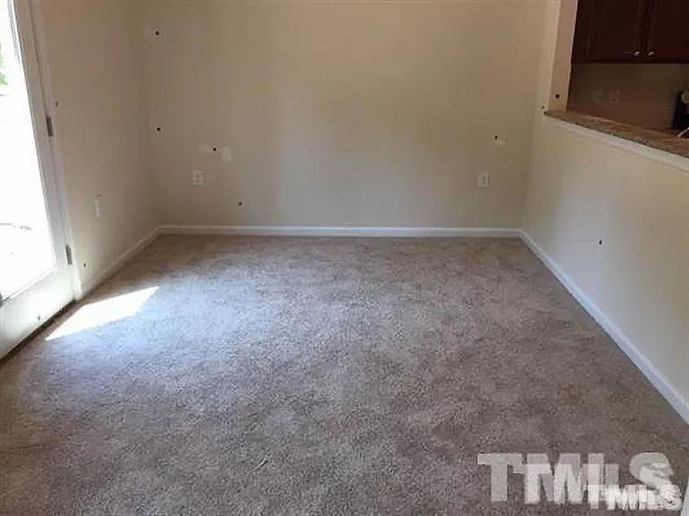 411 Chanson Dr — Photo 3