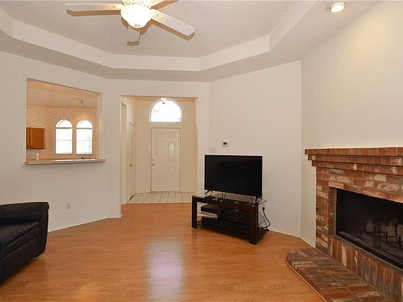 5th image of 3221 Cool Springs Cir
