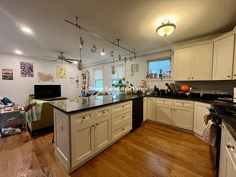 12 Fern St #12 — Photo 3