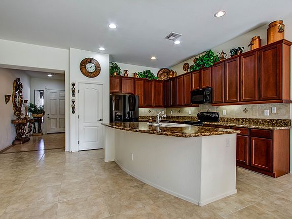 5th image of 41989 W Carlisle Ln