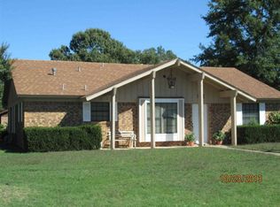 201 Arizona Ave, Wake Village, TX 75501