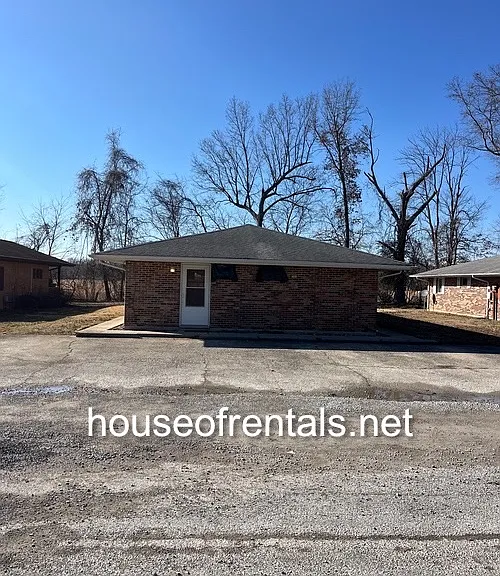 703 Rusty Ln — Photo 8