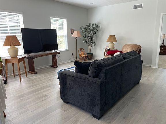 2nd image of 140 Oak Valley Ct