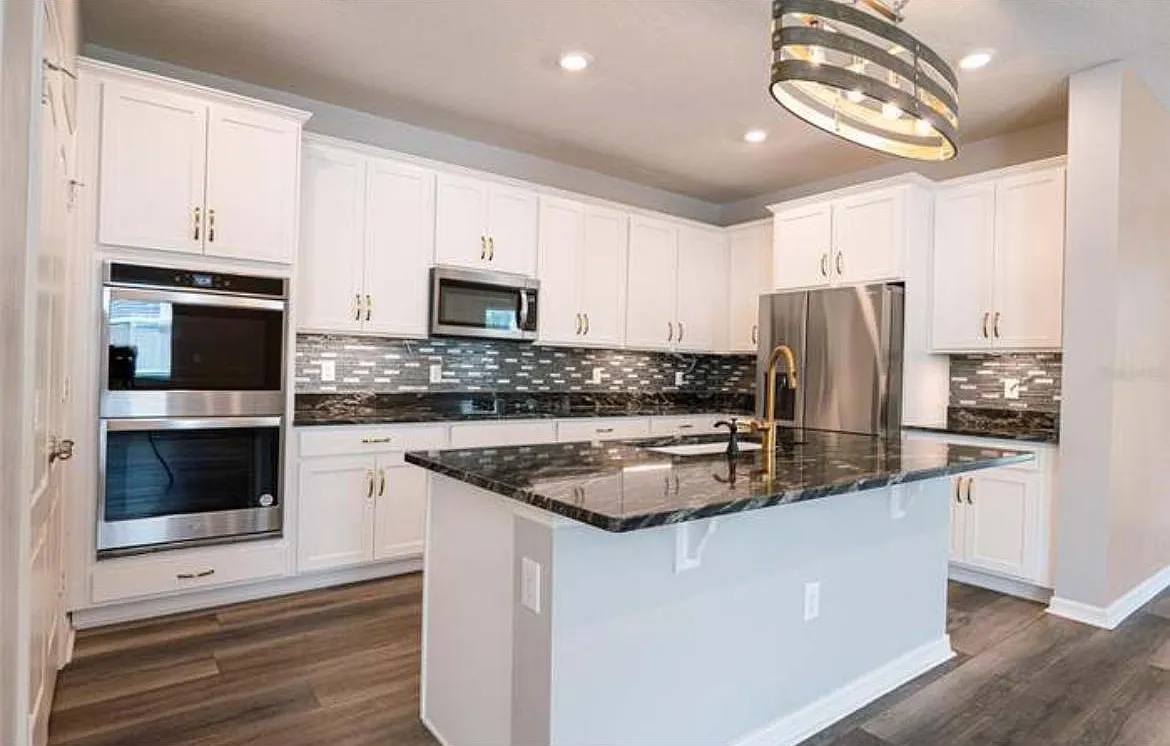 4 bed, 2333 sqft, $2,750 — Photo 4