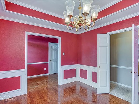 4th image of 407 Ascot Ct